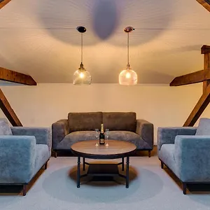 Aparthotel Upstairs Boutique Boekarest