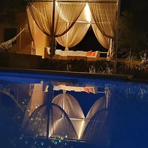 Id-dwejra, Country Couette-café